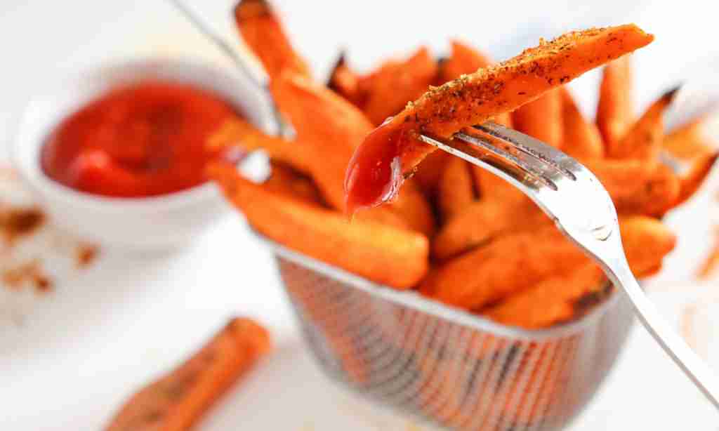 Serve the sweet potato fries and enjoy a fork with a sauce on a fork