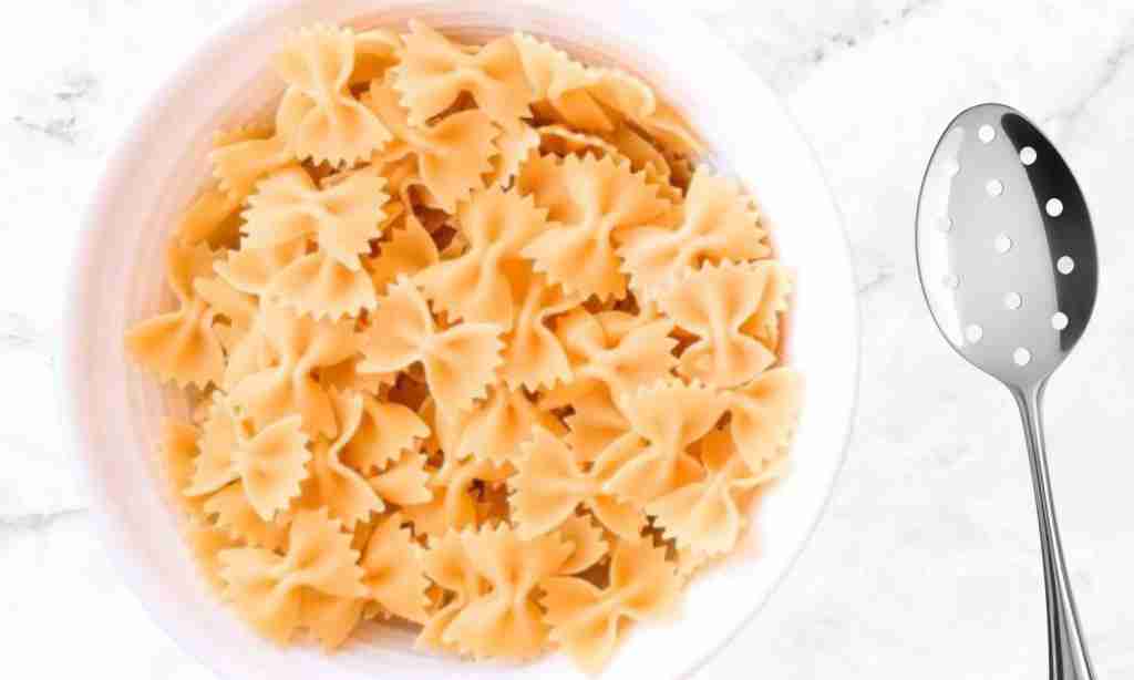Simple Pasta Salad Recipe (1) a bowl of pasta