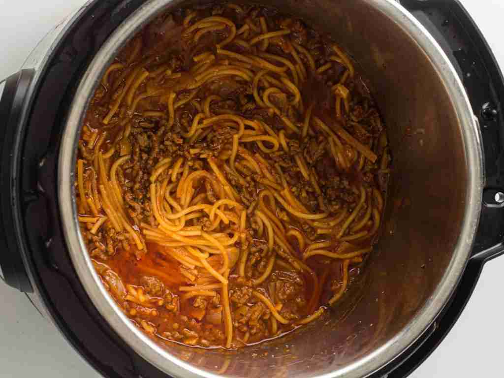 let spaghetti thicken a pot of spaghetti and meat sauce