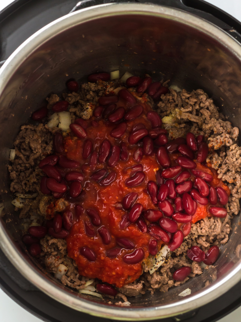 Making chili Ground beef with beans and sauce